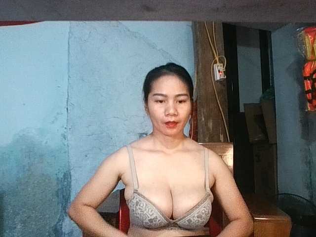 EllaShow93 live cam on BongaCams