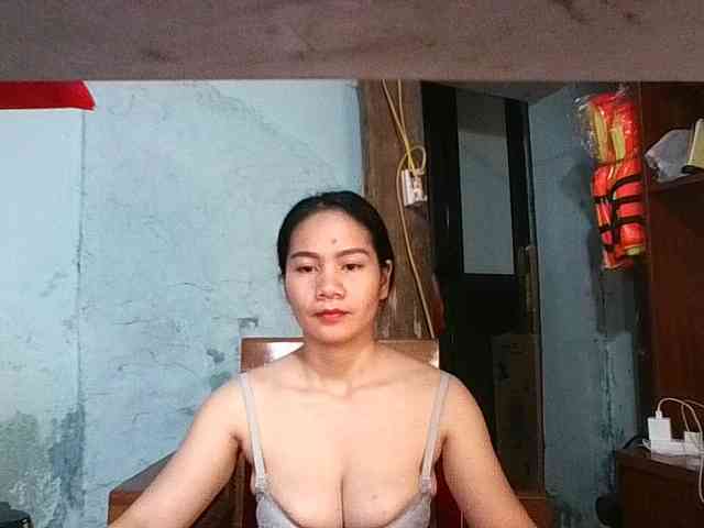 EllaShow93 Live Webcam on BongaCams