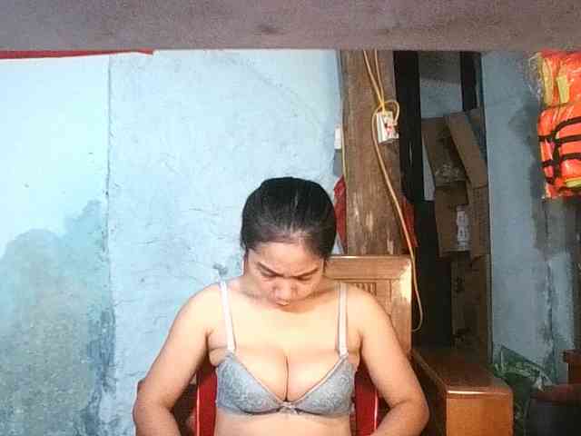 EllaShow93 webcam
