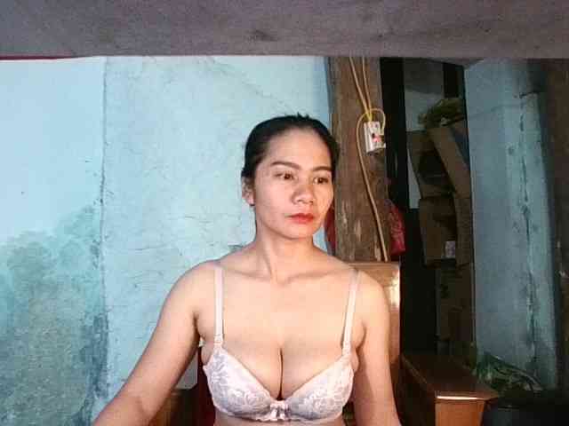 Model: EllaShow93