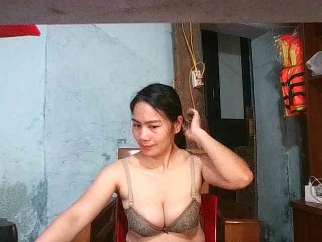 EllaShow93 webcam