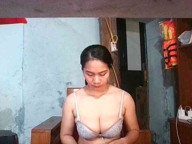 EllaShow93 webcam