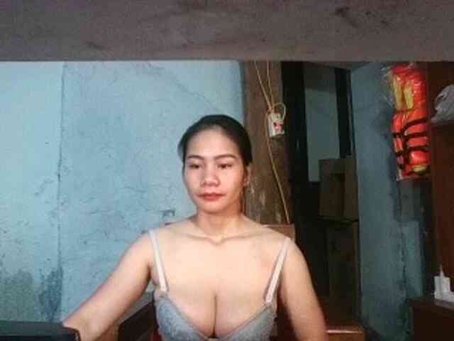 Model: EllaShow93