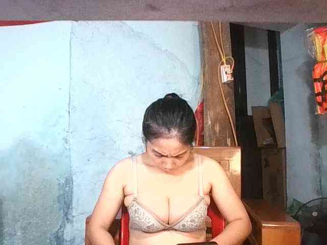 EllaShow93 webcam