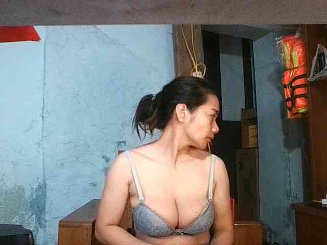 EllaShow93 webcam