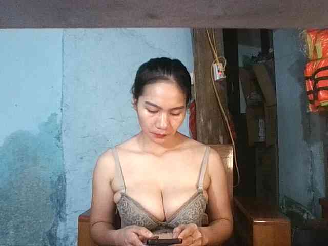 EllaShow93 webcam