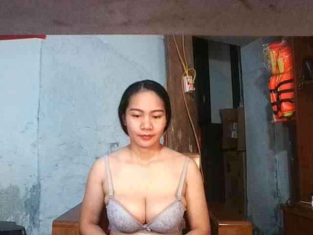 EllaShow93 webcam