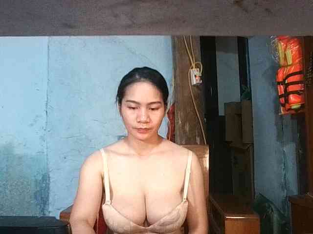 Model: EllaShow93