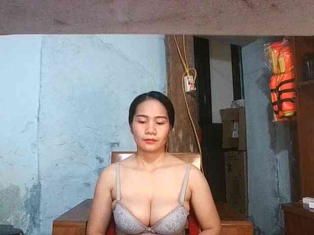EllaShow93 webcam