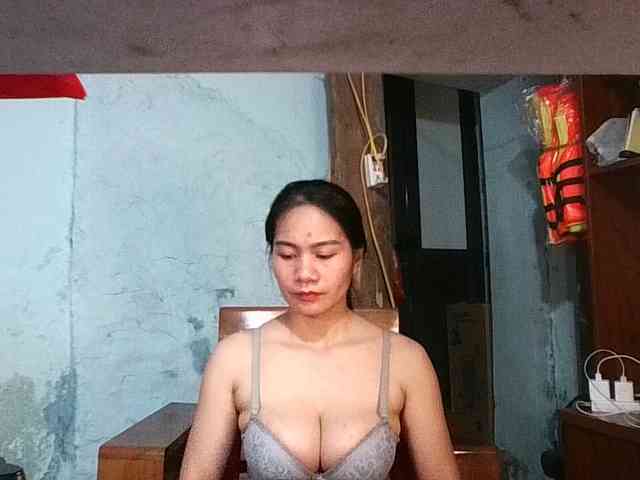 EllaShow93 webcam