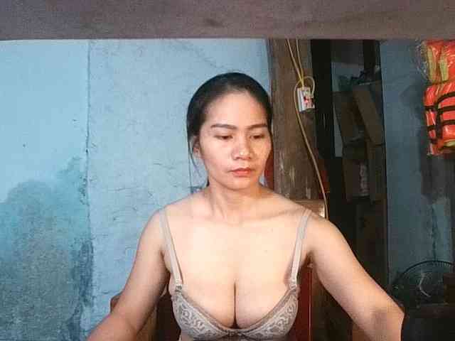 Model: EllaShow93