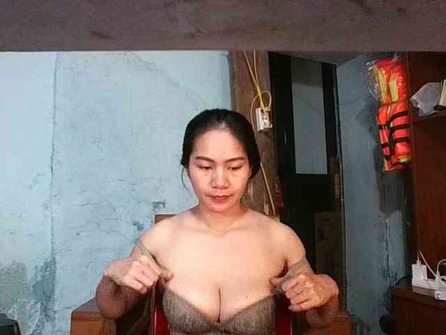 Model: EllaShow93