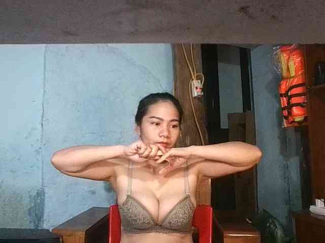 EllaShow93 webcam