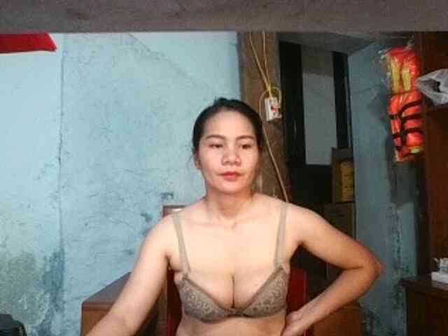 EllaShow93 webcam