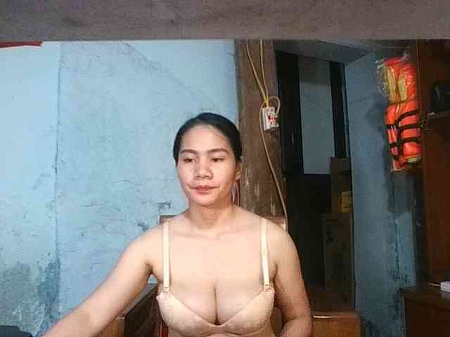 EllaShow93 Live Webcam on BongaCams