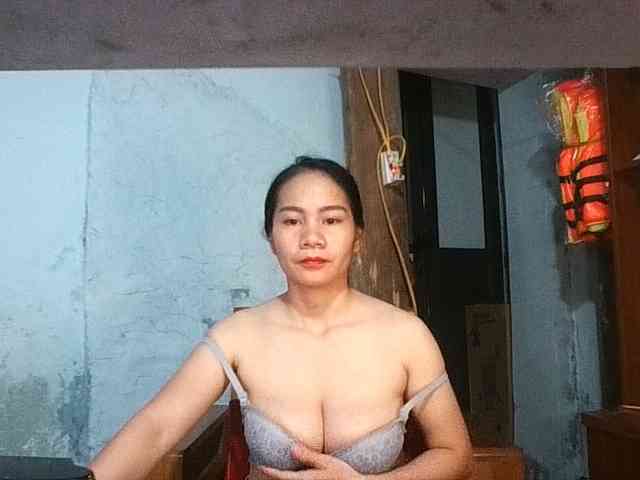 EllaShow93 webcam
