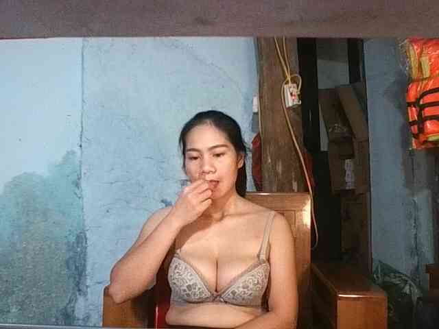 EllaShow93 webcam