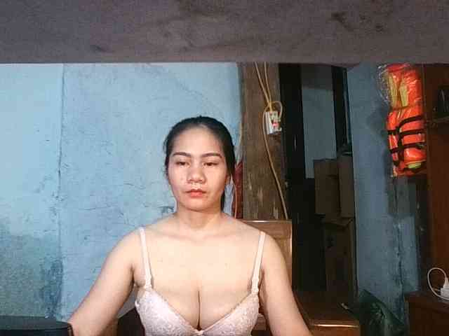 EllaShow93 Live Webcam on BongaCams