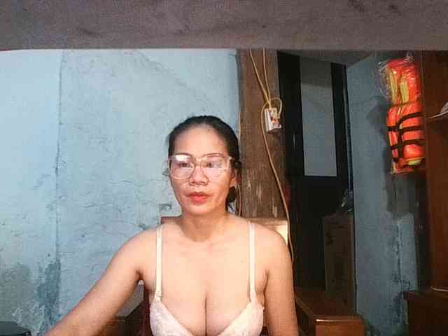 Model: EllaShow93