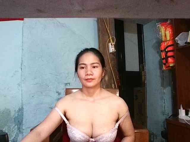 Acest model este live acum. EllaShow93