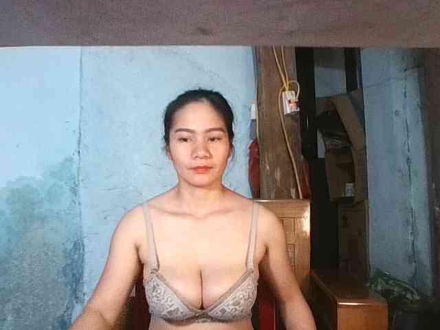 Model: EllaShow93