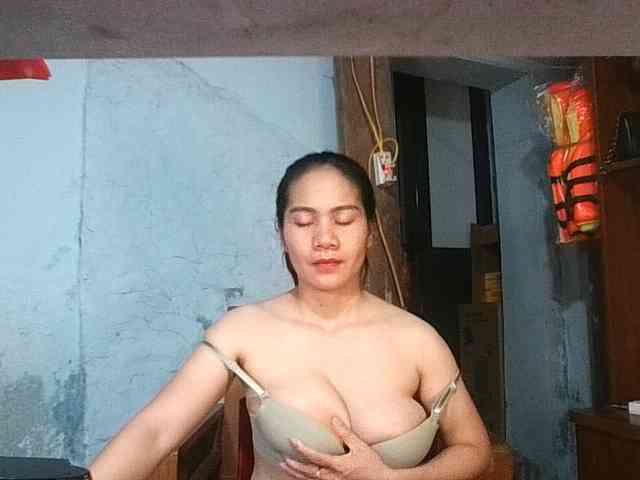 Model: EllaShow93