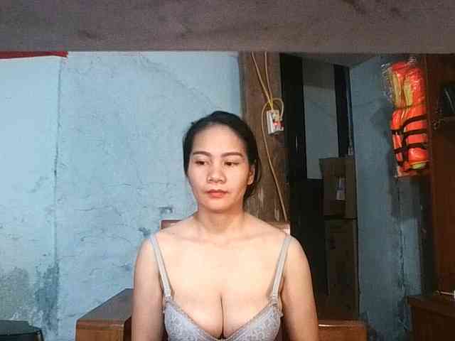 Model: EllaShow93