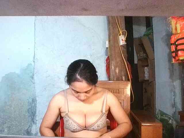 EllaShow93 webcam