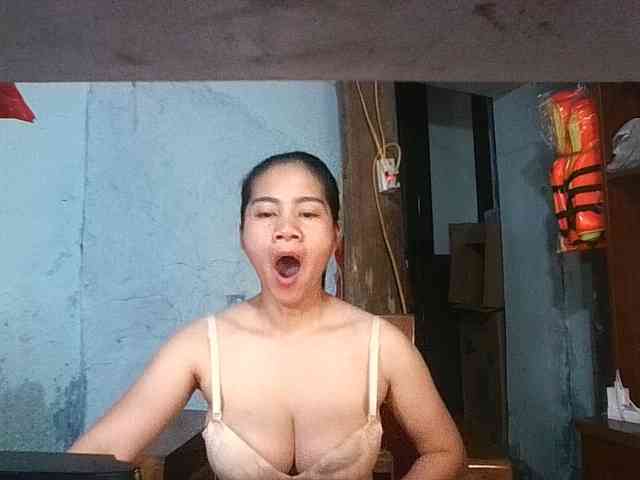 EllaShow93 webcam