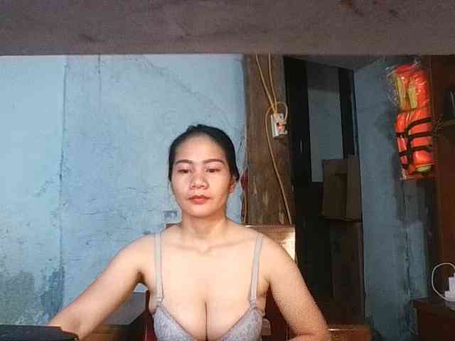 EllaShow93 Live Webcam on BongaCams