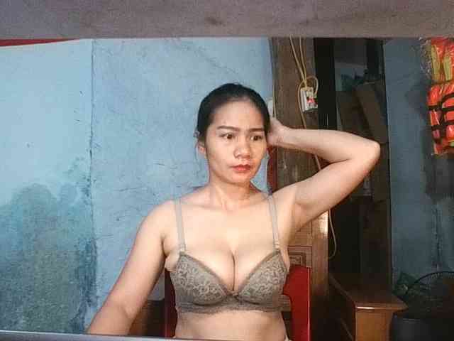 EllaShow93 webcam