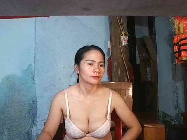 EllaShow93 webcam