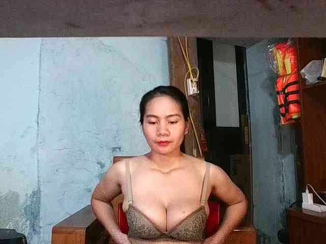 Model: EllaShow93