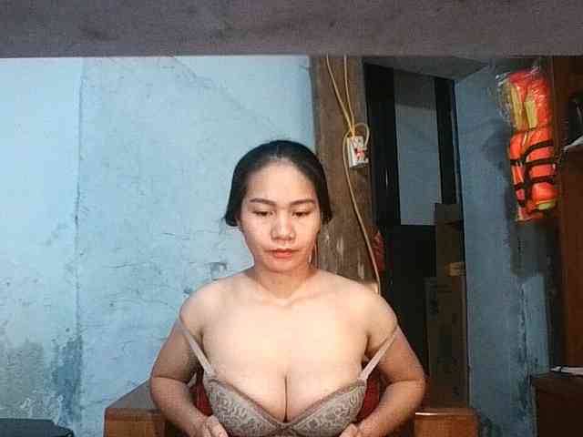Model: EllaShow93