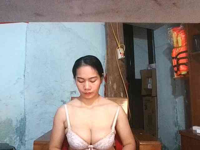 EllaShow93 webcam