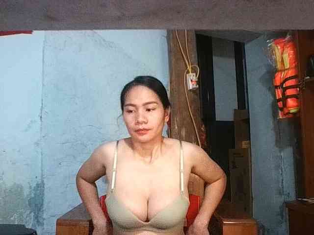 Model: EllaShow93