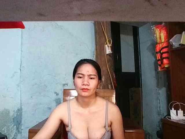 EllaShow93 Live Webcam on BongaCams