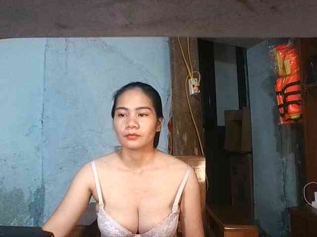 EllaShow93 Live Webcam on BongaCams