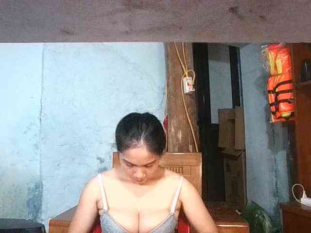 EllaShow93 webcam