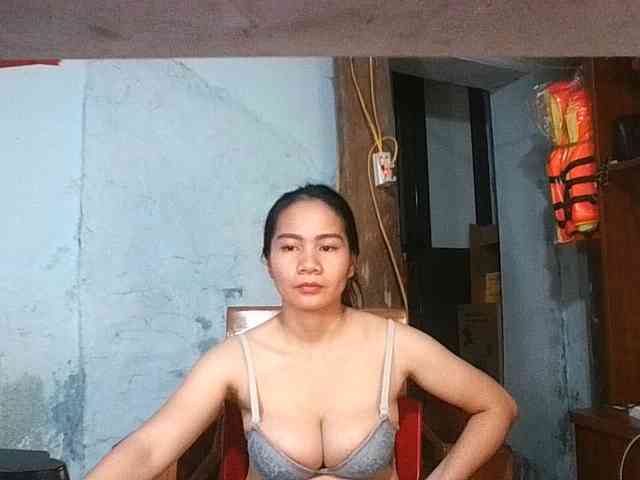 Model: EllaShow93