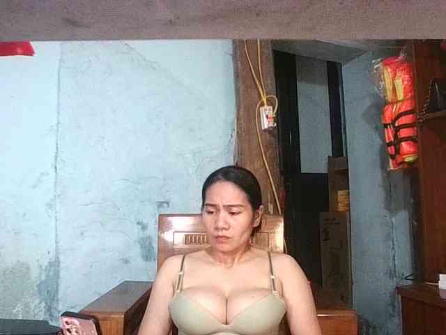 EllaShow93 webcam