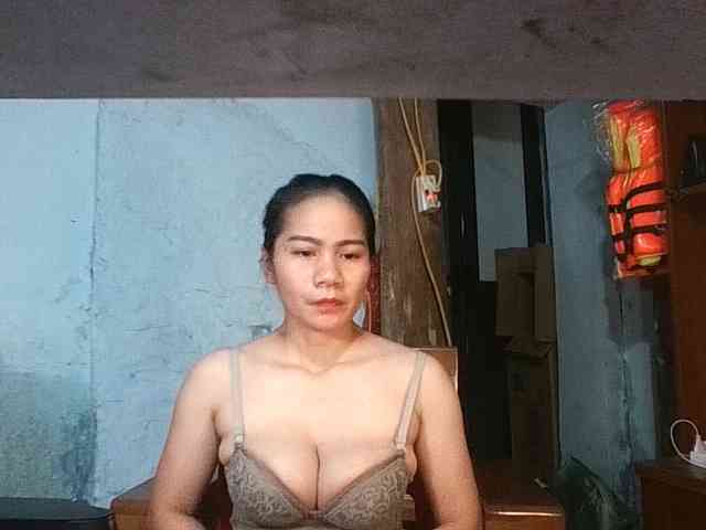 EllaShow93 webcam