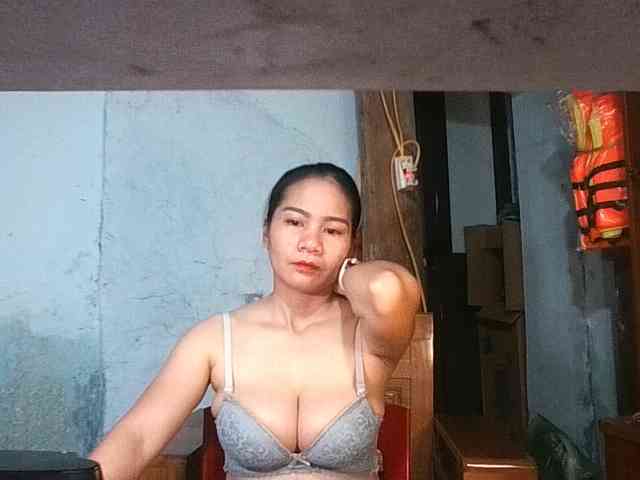 Model: EllaShow93