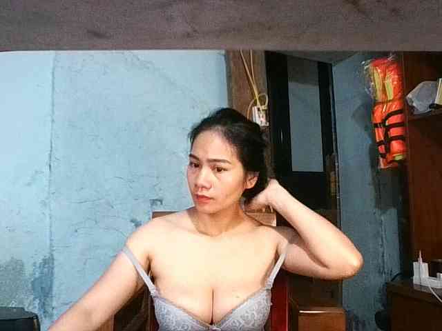 EllaShow93 webcam