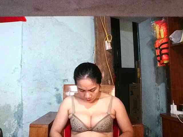 EllaShow93 webcam