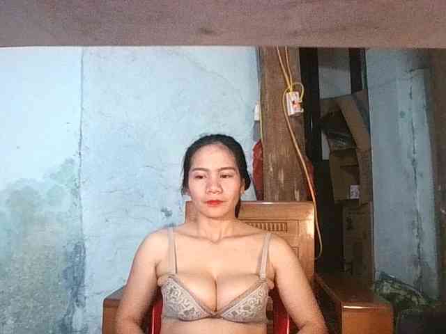 Model: EllaShow93