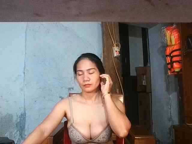 Model: EllaShow93