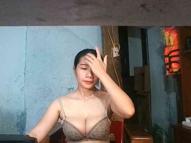 EllaShow93 webcam