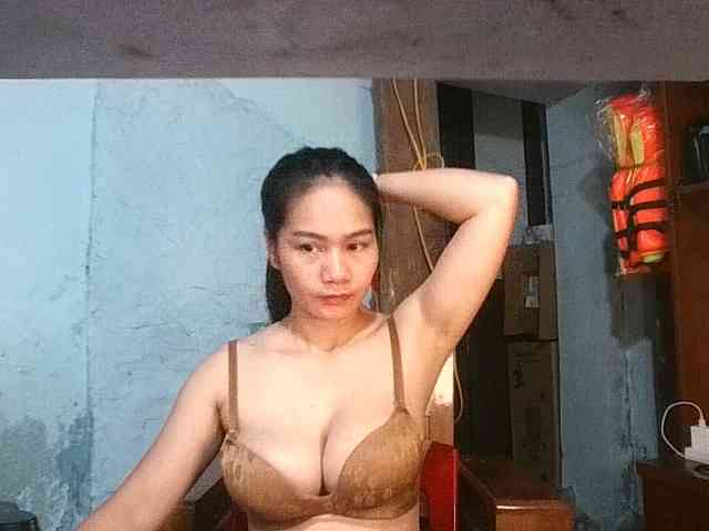 EllaShow93 webcam