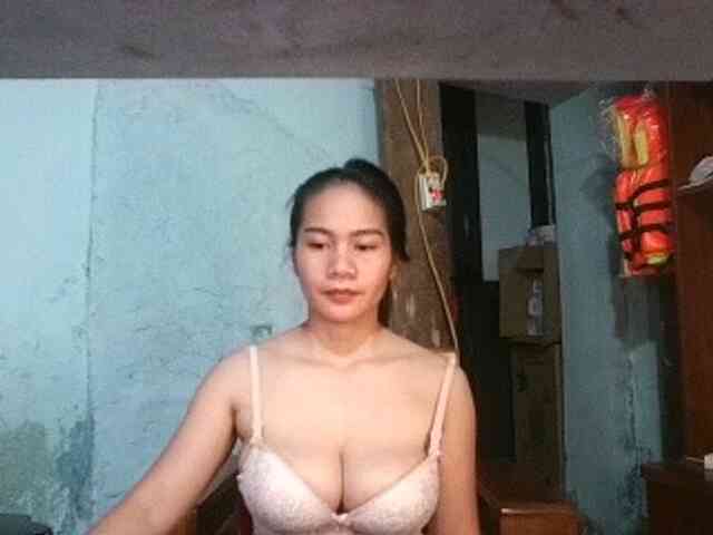 Model: EllaShow93